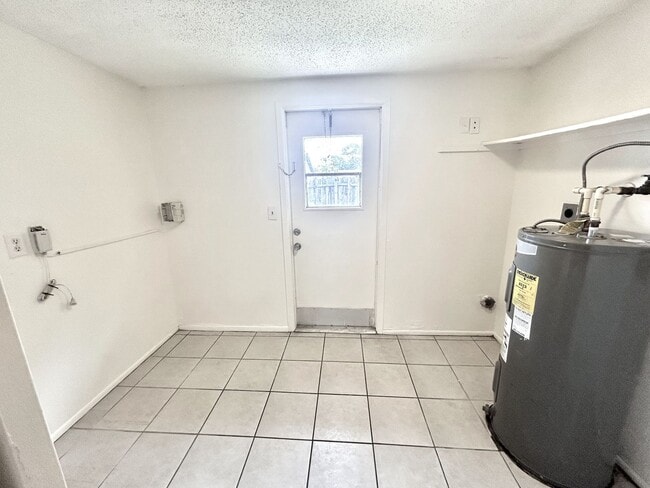 Building Photo - 5723-5725 9th Street Circle East