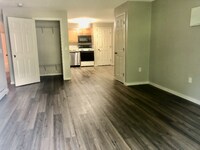 Building Photo - 3 Oak Hill Ln