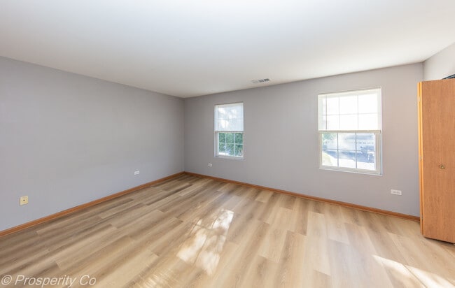 Building Photo - 2500 Oak Tree Ln