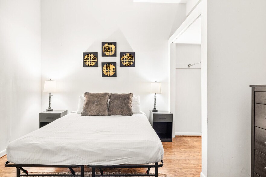 Building Photo - 962 Pavilion St