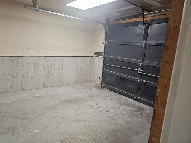 Building Photo - Check out this Beautiful 4 bedroom 2 Bathroom Home in West Valley Ut!!