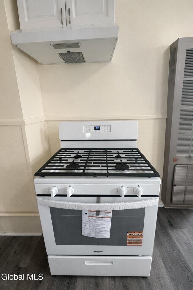 Building Photo - 300 Division St