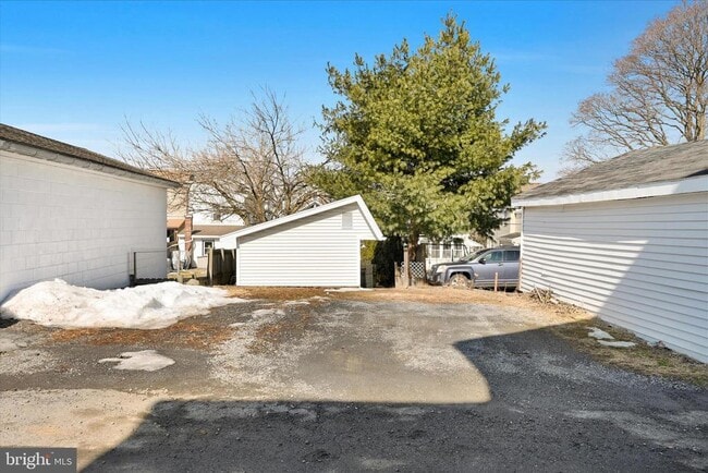 Building Photo - 430 E Main St