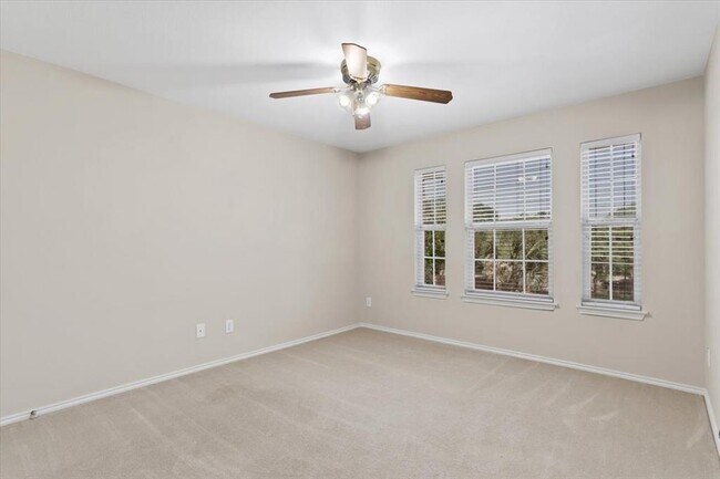 Building Photo - 207 Colby Ln