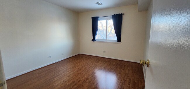 Building Photo - 9422 Bay Colony Dr