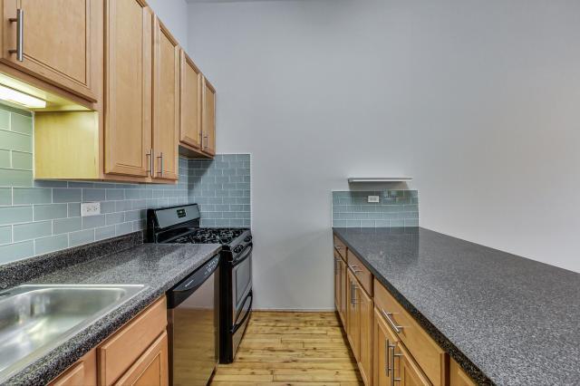 Building Photo - 2 bedroom in Chicago IL 60657