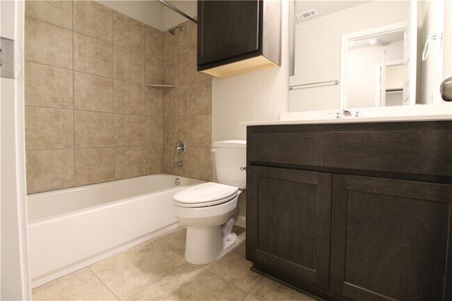 Building Photo - 2028 Arendale Dr