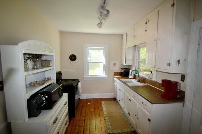 Building Photo - 15 Bagwell Ave
