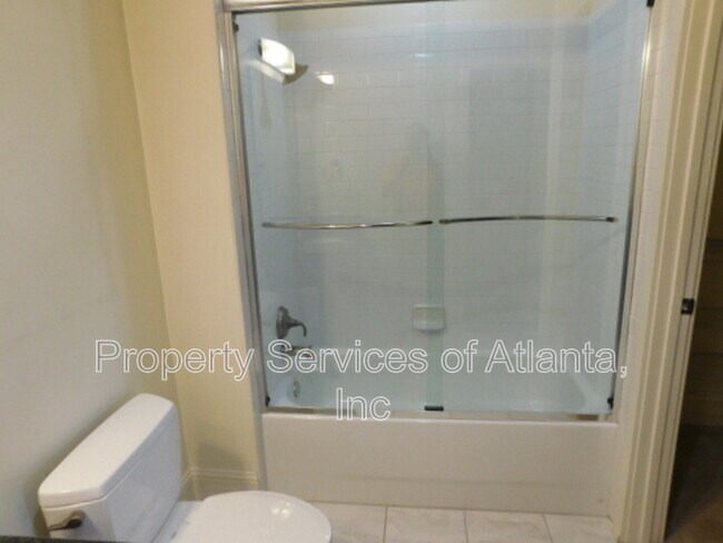 Building Photo - 943 N Ormewood Park Dr SE