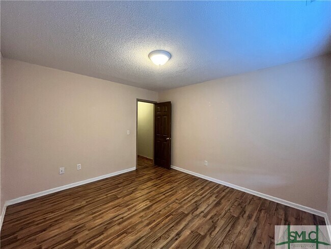 Building Photo - 233 Wild Rose Dr