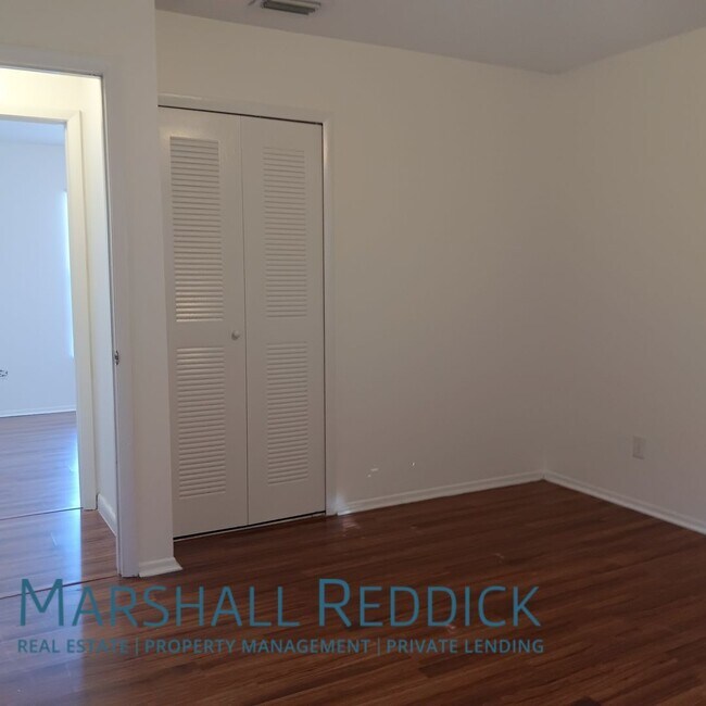 Building Photo - Charming 3 Bedroom 2 Bathroom Single Famil...