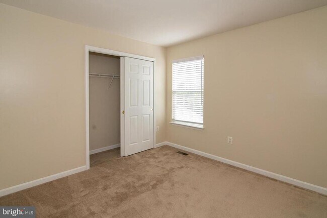 Building Photo - 3018 Desert Palm Ct