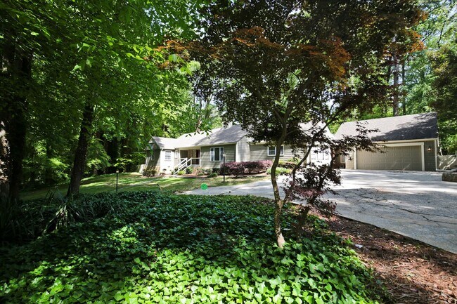 Building Photo - 2885 Duke of Gloucester St