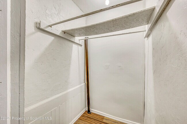 Building Photo - 1009 Washburn St
