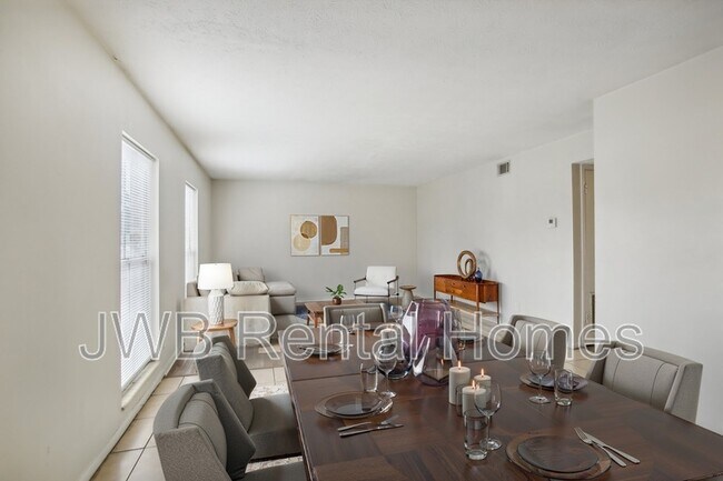 Building Photo - 851 Bert Rd