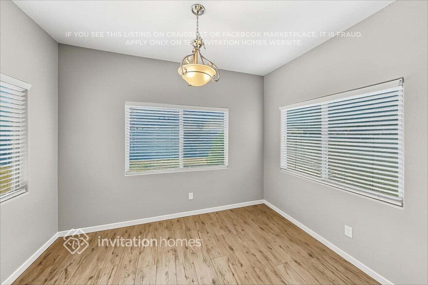 Building Photo - 5541 E Santa Clara Dr