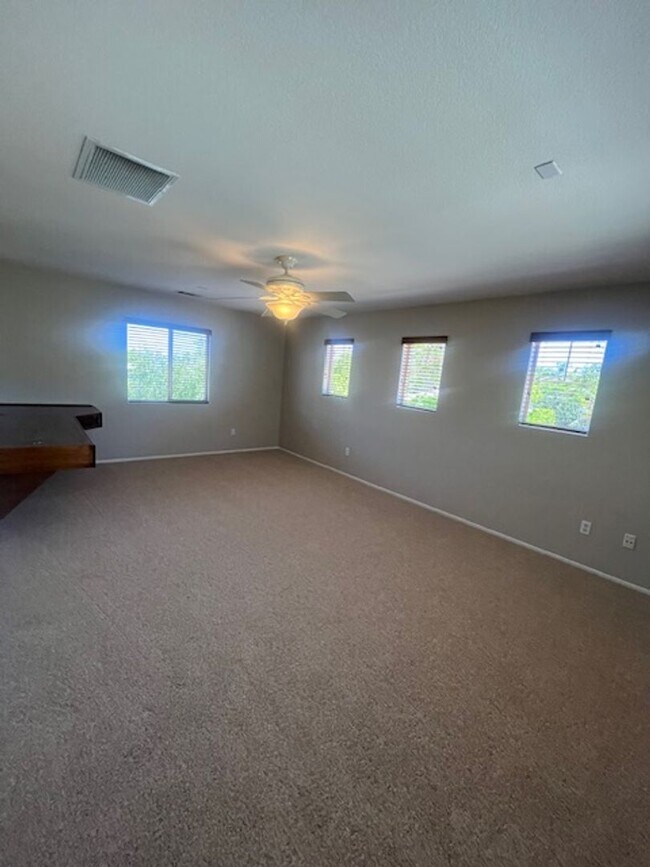 Building Photo - Beautifully Updated 5-Bedroom Home with Ci...