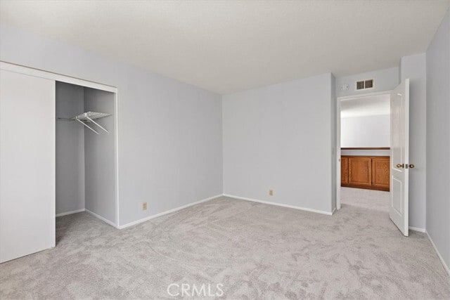 Building Photo - 3 Mantenida