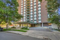 Building Photo - $1,645 - 1 Bed, 1 bath Condo in Denver wit...