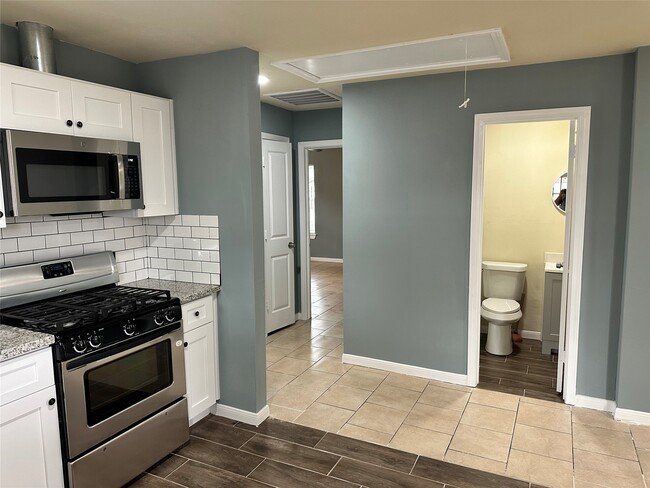 Building Photo - 6911 Bauman Rd