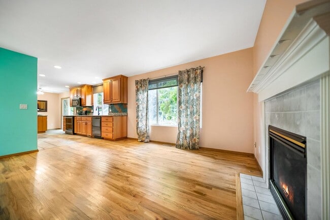 Building Photo - 5 Bed 2.5 Bath Spacious House For Rent In Poulsbo!!!