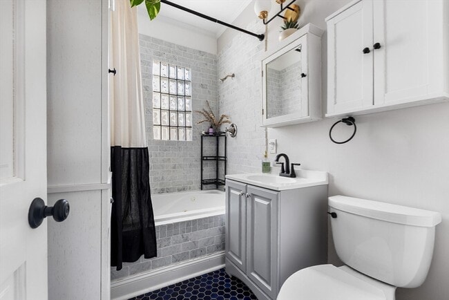 Building Photo - 185 Savin Hill Ave