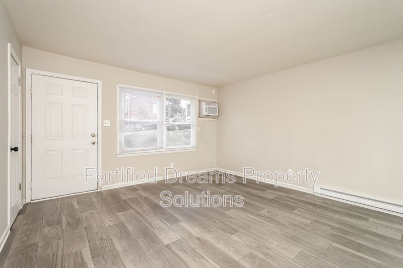 Building Photo - 3600 Dakota Dr