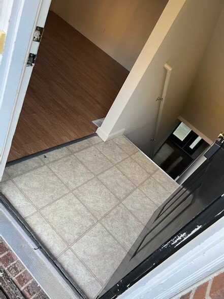Building Photo - 633 Palisades Dr