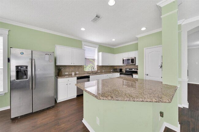 Building Photo - 5522 Brookhollow Oaks Trail