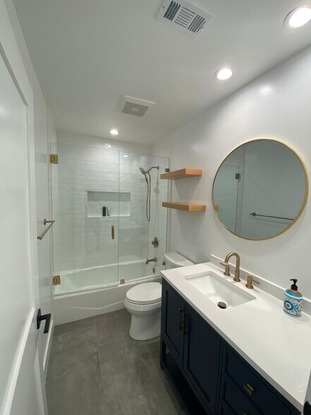 Building Photo - 6733 Glade Ave
