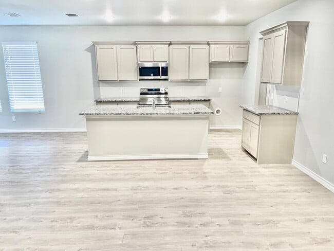 Building Photo - 7729 96th St