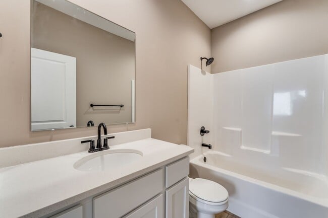 Building Photo - Auburn Villas-Maxine Plan