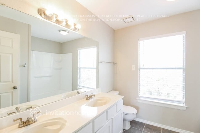 Building Photo - 2051 Vista Dr