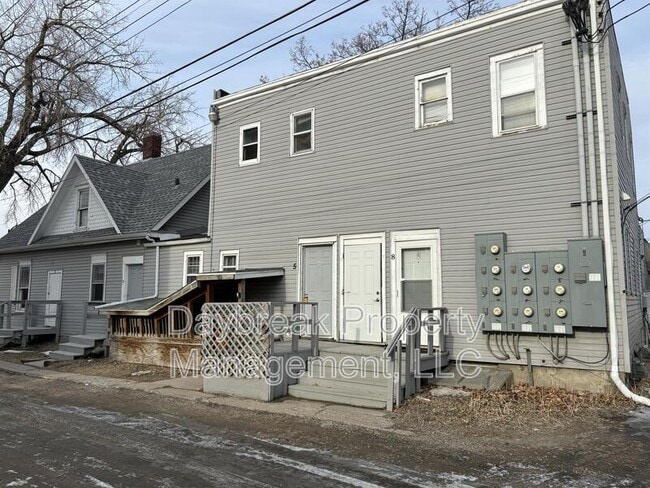 Building Photo - 6 11th St S