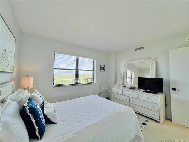 Building Photo - 4200 N Hwy A1A