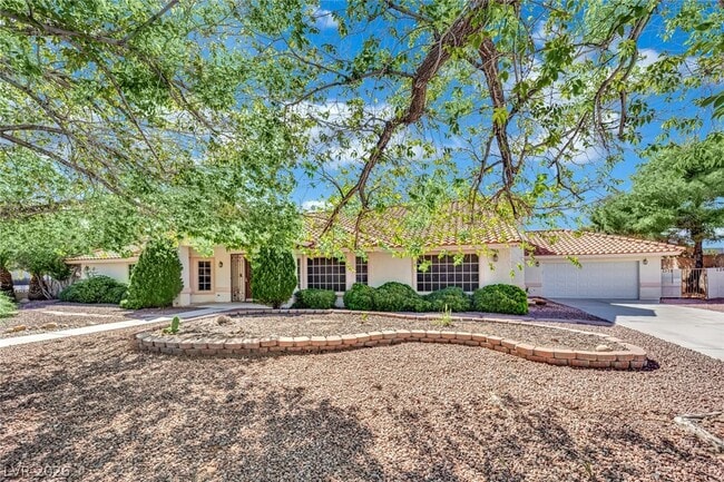 Building Photo - 7595 W Camero Ave