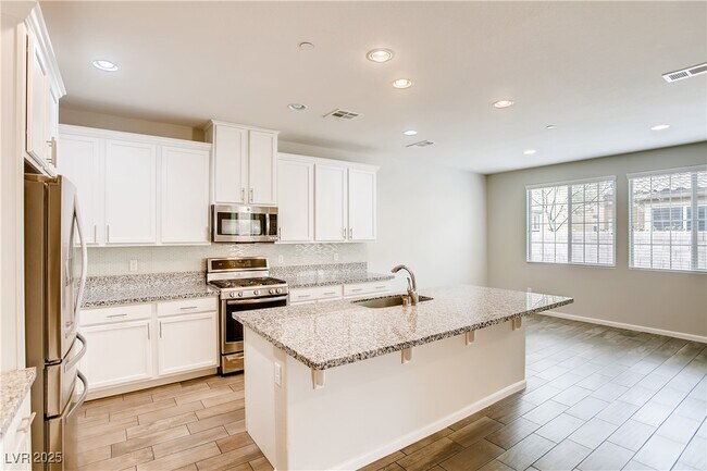 Building Photo - 2517 Bankhurst St