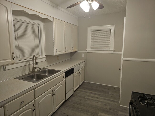 Building Photo - 4411 Red Arrow Rd