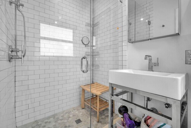 Building Photo - 2212 NE 32nd Ave