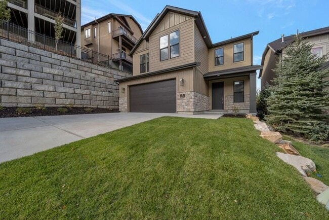 Building Photo - SPECTACULAR VIEWS, MIL APT, BRAND NEW MOUN...
