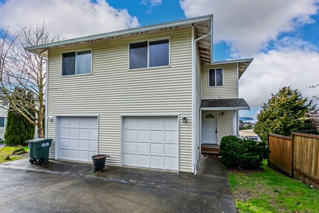 Building Photo - Wonderful Townhome in Browns Point with VI...