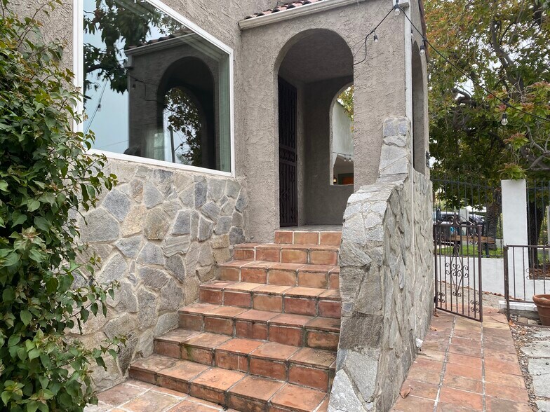 Building Photo - 4535 Avocado St