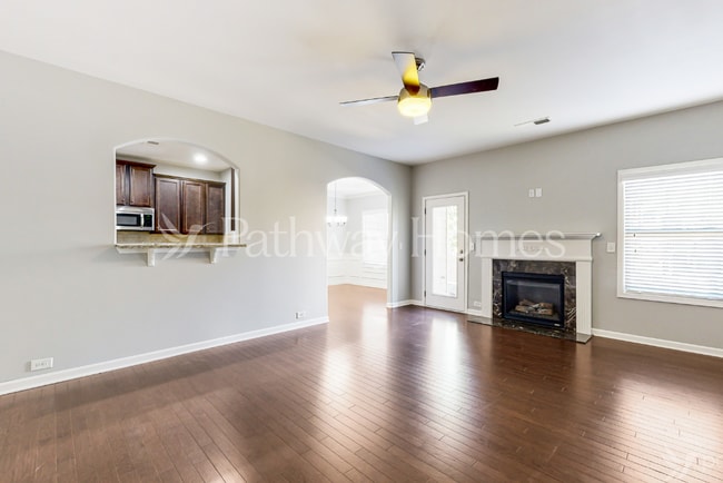 Building Photo - 3922 Lake Manor Way