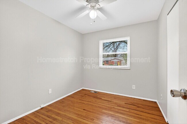 Building Photo - 10216 Royal Dr