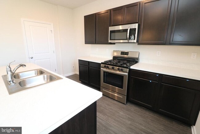 Building Photo - 96 S Marshview Terrace