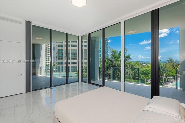 Building Photo - 2821 S Bayshore Dr