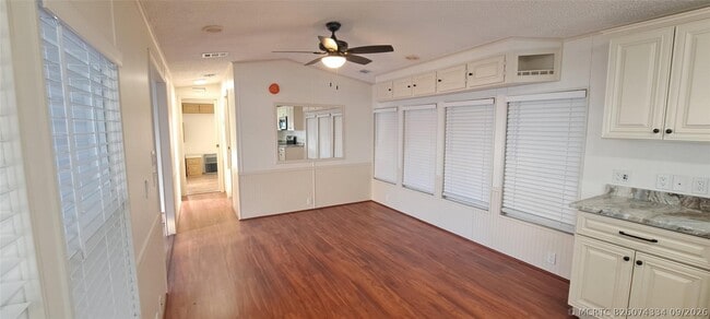 Building Photo - 5362 SE 65th Ave