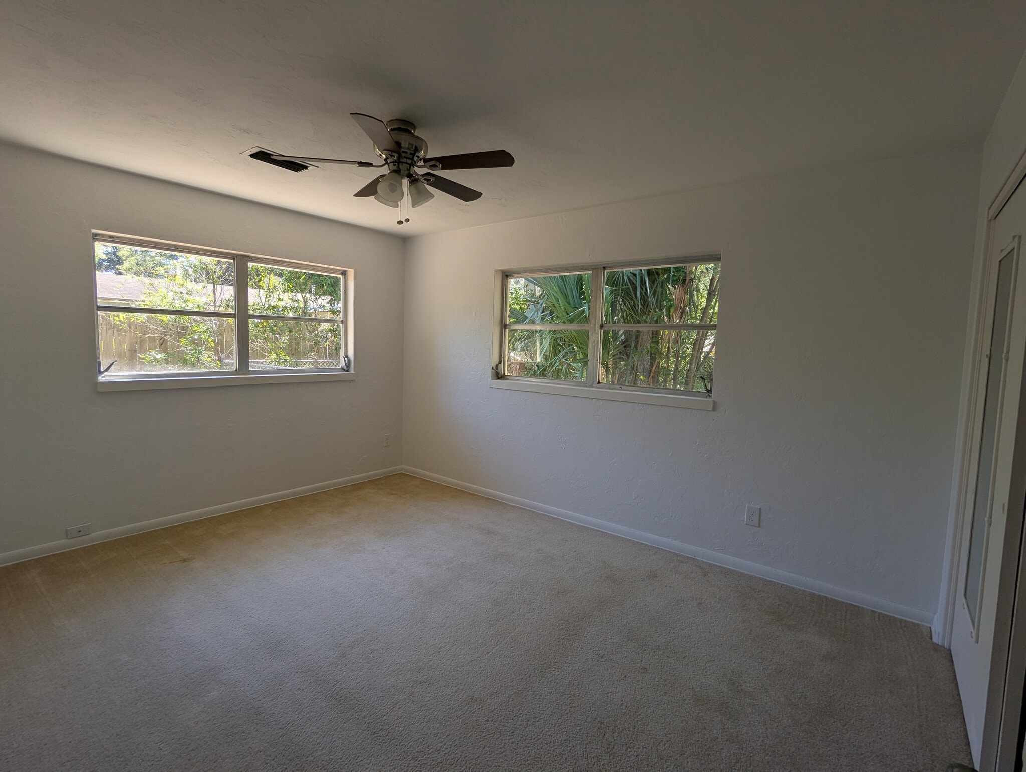 Building Photo - 2002 NE 15th Ter