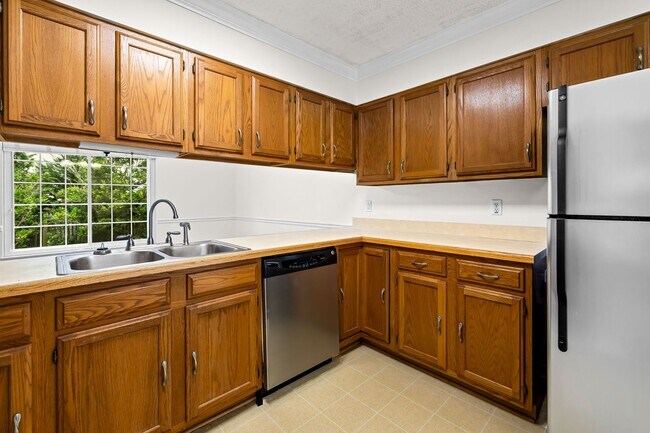 Building Photo - West Knoxville 37922 - Freshly painted and move-in ready, 3-bedroom, 2.5-bath home - Contact Matt...