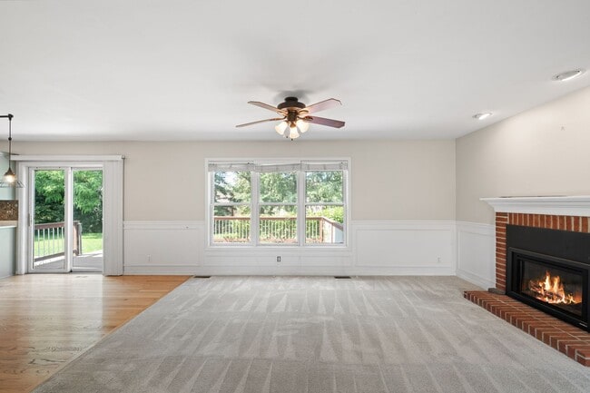Building Photo - 406 Lakewood Dr